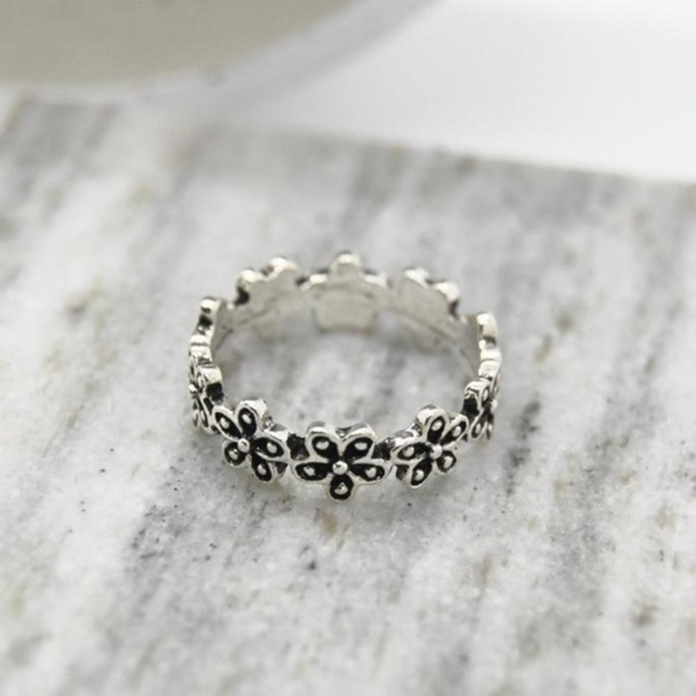Silver Flower Ring - Picture 4 of 4